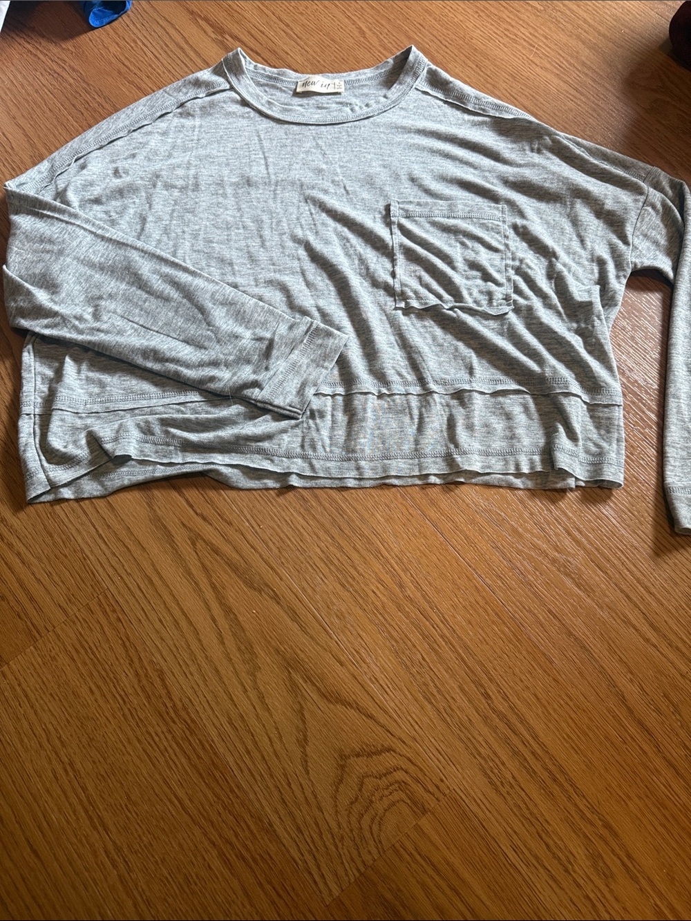 Women’s Long Sleeve Pocket Tee - Light Gray